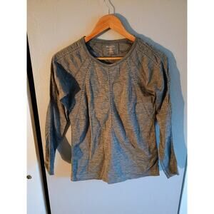 Women's athletic long sleeve top small